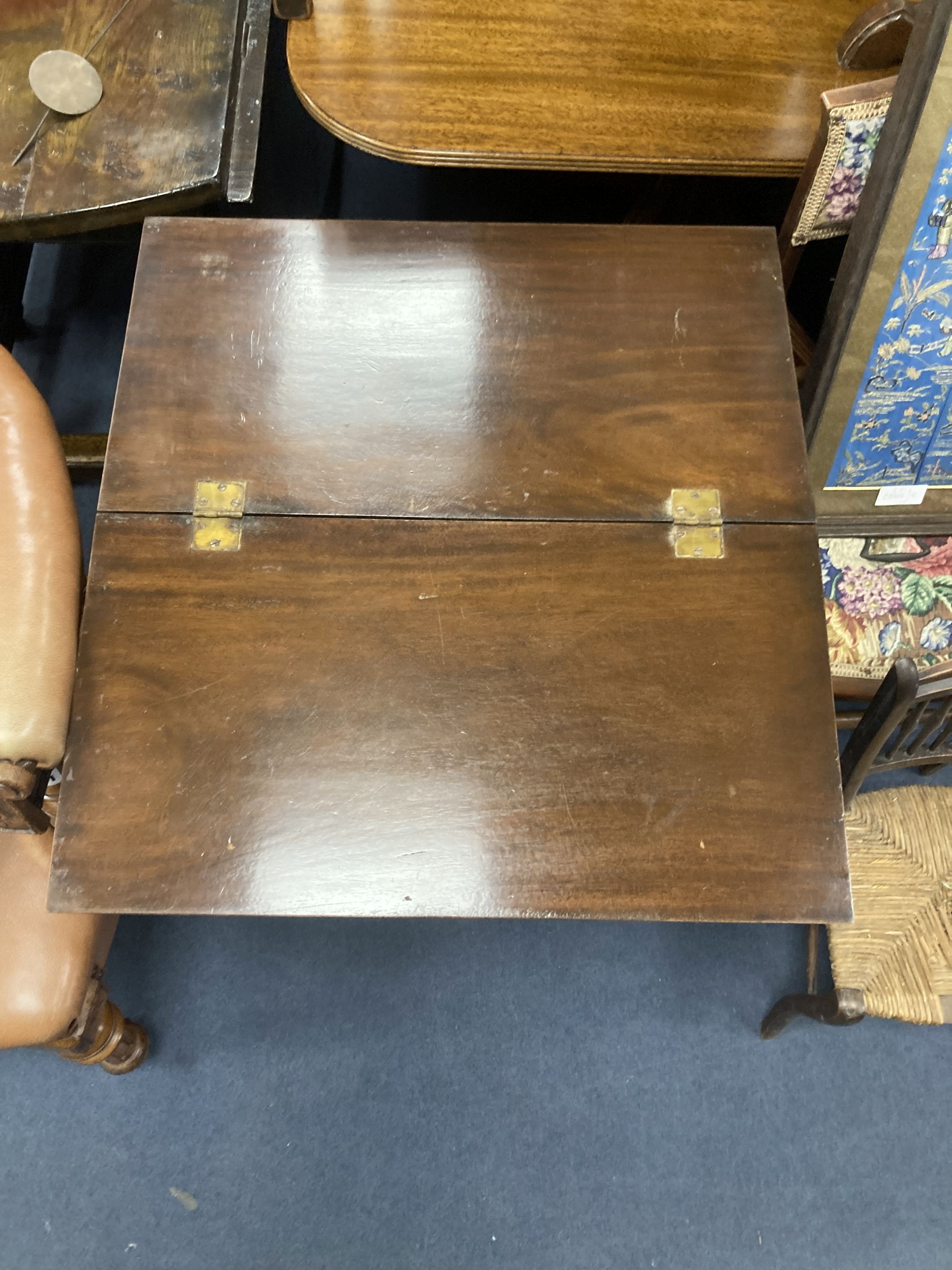 A small reproduction George III style mahogany batchelors chest, width 57cm, depth 30cm, height 75cm